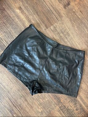 3/9$ Faux Leather Pleather Micro Shorts | Festival & Concert Style | Small 🖤